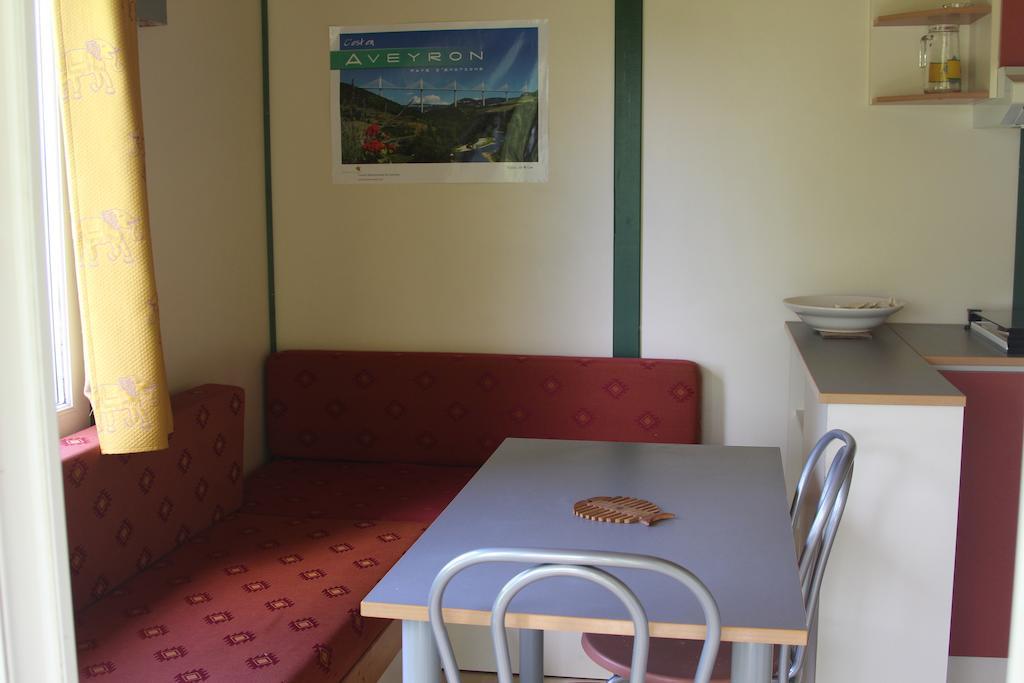 Causses & Vallees Vacances Hotel Saint-Georges-de-Luzençon Стая снимка
